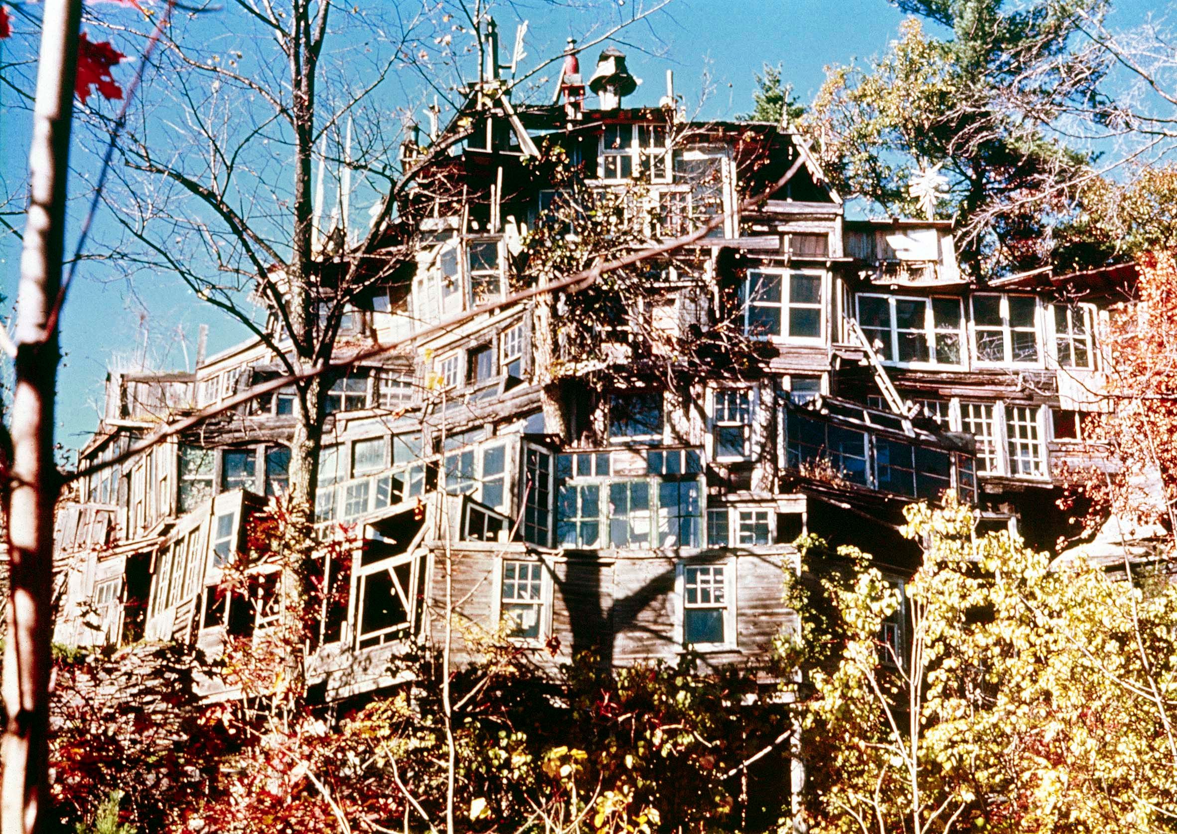 Discussion : Des environnements d’Art Brut et apparentés restitués en photographie 