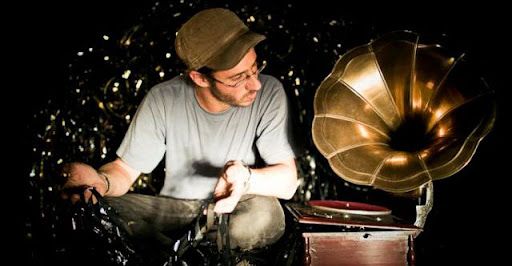 Discussion et performance live :  Écrits bruts ou quand la langue se libère